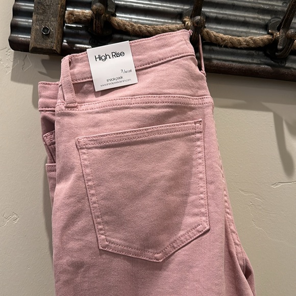 Sneak Peek Cropped Pant - Picture 2 of 4